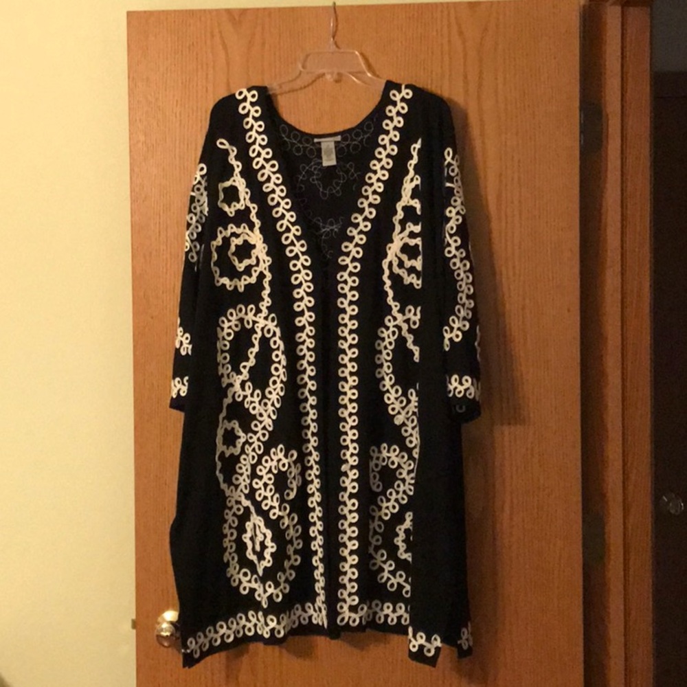 Classy black with white trim appliqué